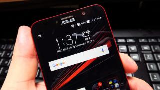 ASUS ZenFone 2 Deluxe Special Edition: Display cu metehnele vechi ZenFone