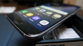 Samsung Galaxy S7 unboxing: întoarcerea flagship-ului din sticlă (Video)