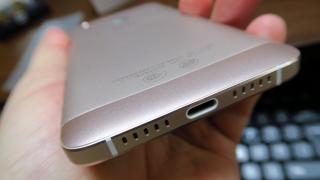LeTV 1S: Multimedia la rivalitate cu modele iPhone, dar cu player bizar