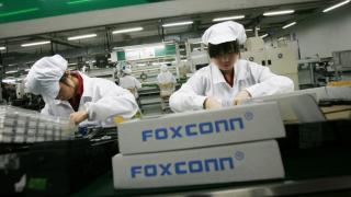 Foxconn ar urma să îşi mute o parte din producţie în India, va deschide o fabrică de modele iPhone acolo