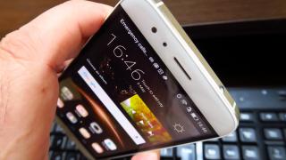 Huawei G8: Display 2.5D doar cu nota de trecere la luminozitate