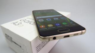 Samsung Galaxy A3 (2016) Unboxing: cel mai elegant telefon entry level Android scos din cutie la Mobilissimo.ro (Video)