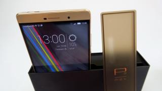 Huawei P8 Max unboxing: giga phablet-ul de 6.8 inch de la Huawei scos din cutia sa îngustă (Video)