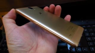 Allview P8 Energy Pro: Baterie de campion, încărcare surpriză