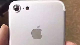 Presupuse imagini cu iPhone 7 apar pe Weibo; Vedem o cameră ce iese în relief şi o antenă mutată mai spre margini