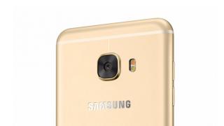 Samsung anunță smartphone-ul Galaxy C5; terminal metalic cu 4 GB RAM