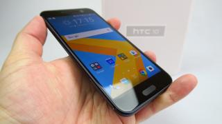 HTC 10 unboxing: flagship-ul HTC vine cu super căşti, un spate ce prinde lumina interesant