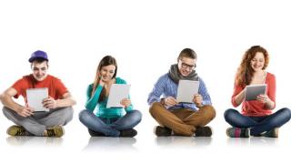 Tableta nu mai e un produs cool pentru adolescenţi, care preferă în mod clar smartphone-urile