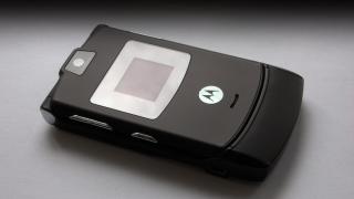 Motorola neagă revenirea la modelul cu clapetă RAZR, în ciuda teaserului recent