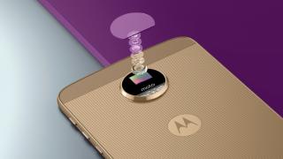 Motorola Moto Z este oficial; măsoară doar 5.2 mm în grosime și vine cu un port magnetic ce permite atașarea de module