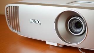 Review BENQ W2000 - proiectorul ce aduce experiența EURO acasă!