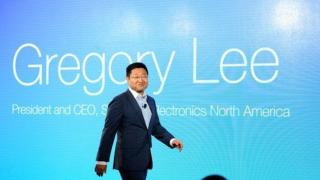 Şeful Samsung North America afirmă că telefoanele cu ecran flexibil sunt foarte aproape de lansare