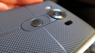 LG V10: Design masiv şi solid, pe bază de oţel şi material elastic