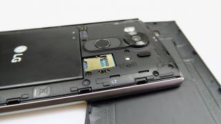 LG V10: Baterie peste LG G4, dar subţire pentru un phablet masiv