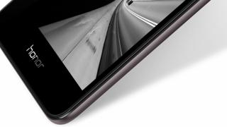 Telefonul ultra accesibil din metal Huawei Honor 5C ajunge în Europa la preţul de 220 dolari