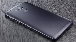 Varianta gri a lui Vernee Apollo Lite ne este prezentată într-un clip video