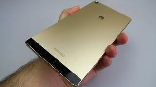 Huawei P8 Max: Baterie bunicică, dar fără a doborî recorduri