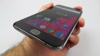 UMi Touch: Design masiv, dar ergonomie bună