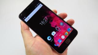 UMi Touch: Display ce e egalul multora la luminozitate, dar nu sta rău