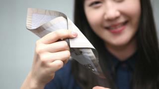 LG prezintă un material textil cu senzori integrați, care se poate îndoi şi curba