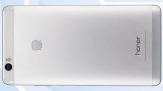 Un nou phablet Huawei Honor de 6.6 inch, cu rezoluţie QHD şi baterie de 4400 mAh e certificat de TENAA; Huawei Honor V8 Max sau Honor X3?