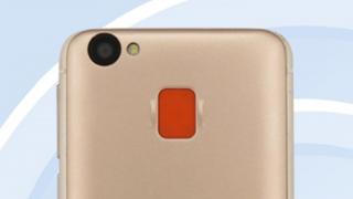 ZTE S6 este un nou telefon destinat publicului vârstnic; vine cu baterie generoasă și buton SOS