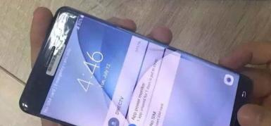 Samsung Galaxy Note 7 apare în varianta de culoare „negru Onyx” şi e foarte, foarte rotunjit pe margini