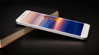 Ulefone Metal aduce și funcția de split-screen; putem viziona materiale video și în timp ce accesăm alte aplicații