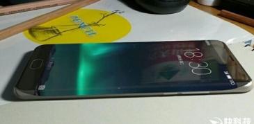 Meizu ar putea pregăti un smartphone cu ecran curbat, în stil Galaxy Edge