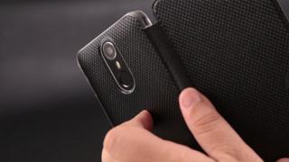 Achiziția lui Ulefone Metal vă aduce o husă de tip flip-cover și o folie de sticlă pentru ecran cadou