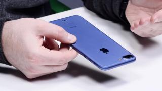 UnboxTherapy primește o machetă de iPhone 7 Plus în varianta Dark Blue; vedem o comparație cu iPhone 6s Plus