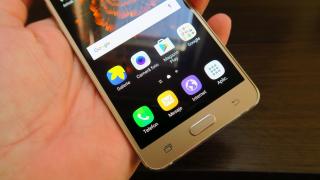 Samsung Galaxy J5 (2016): Display Super AMOLED excelent calibrat