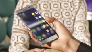 Viitoarele modele Samsung Galaxy S ar putea sosi doar în variante cu display curbat