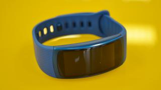 Samsung Gear Fit 2 Hands on: mai mic, mai sportiv, mai muzical