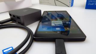 Microsoft Lumia 950 XL Unboxing + Display Dock Unboxing: flagship-ul Windows 10 Mobile din toamnă trecută e gata de Continuuitate (Video)