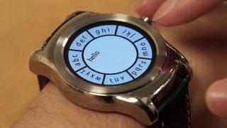 Cercetătorii din Marea Britanie au creat noi modalităţi de interacţiune şi input pentru smartwatchurile cu Android Wear (Video)