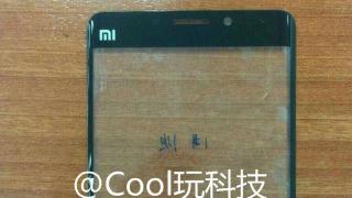 Xiaomi Mi Note 2 va avea și o variantă cu ecran curbat pe margini, al cărei panou frontal a fost fotografiat deja