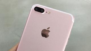 iPhone 7 Plus apare într-o nouă fotografie, de această data în variantă Rose Gold; Camera duală e la posturi 
