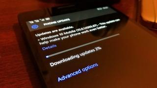 Microsoft începe distribuirea update-ului aniversar Windows 10 Mobile către smartphone-urile compatibile