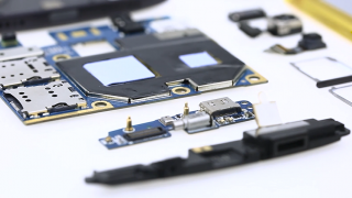 Vernee Apollo Lite e disecat în faţa camerei; Hai să vedem ce se află la interior! (Video)