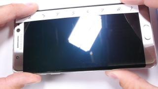 Samsung Galaxy Note 7 se dovedeşte a fi o "prinţesă" la testul de anduranţă, e foarte uşor de zgâriat (Video)