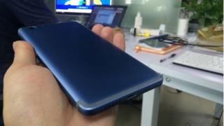 Vernee Mars va fi disponibil și într-o variantă de culoare Dark Blue precum iPhone 7; iată imagini hands-on!