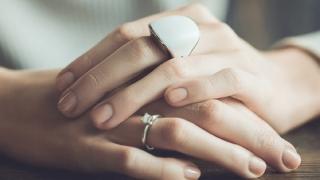 Samsung primește un brevet ce detaliază un inel smart cu funcții de apelare și control audio; iată-l reprezentat într-o serie de schițe