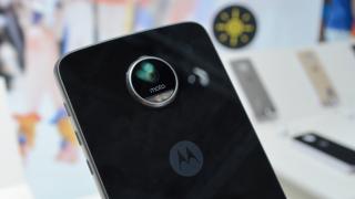IFA 2016: Motorola Moto Z Play Hands-on - telefon modular cu specificații deloc rele și baterie generoasă