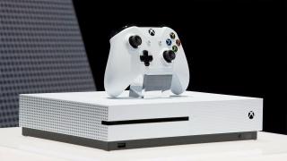 Turul Magazinelor #6: Xbox One Slim la precomandă la preţ bun, Honor 8 pe piaţa locală şi brăţări Fitbit la reducere