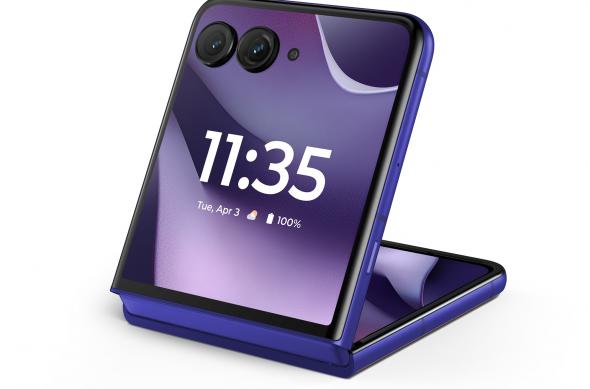 Motorola razr 70 Ultra - Fotografii: MOTOROLA RAZR 70 ULTRA_BASICPACK_ORIENT BLUE_RENDER 09.jpg