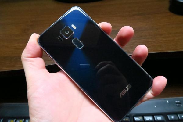 ASUS ZenFone 3 (ZE520KL) - Fotografii Hands-On