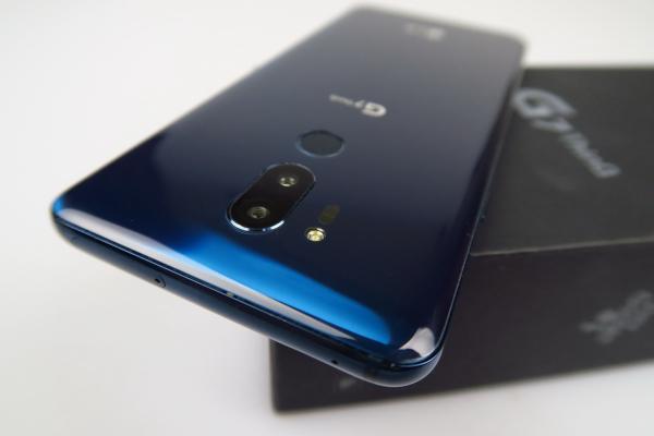 Unboxing LG G7 ThinQ (conținutul cutiei)