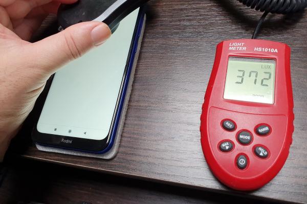 Luminozitate display Xiaomi Redmi Note 8T și ecranul văzut la microscop