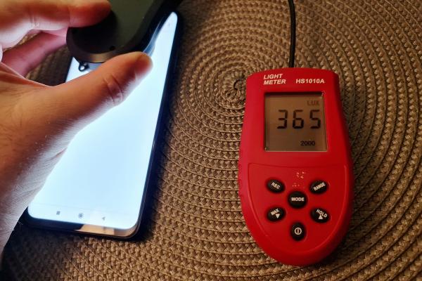 Luminozitate display Redmi Note 9T și ecranul văzut la Microscop